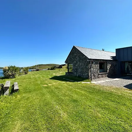 Private Island Sleeps 22 With Hot Tub *