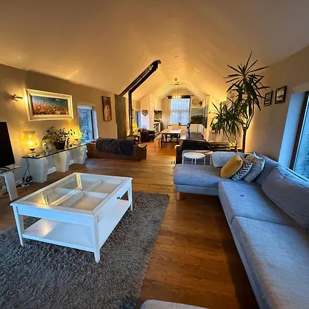 Private Island Sleeps 22 With Hot Tub * Westport